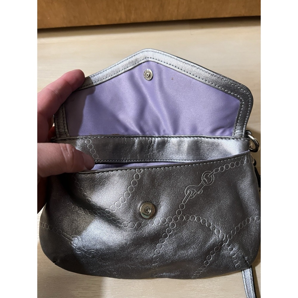 Coach Y2K Silver Leather Chain Emblem Embossed Wristlet Hangtag Purple Interior‎ - Picture 7 of 11